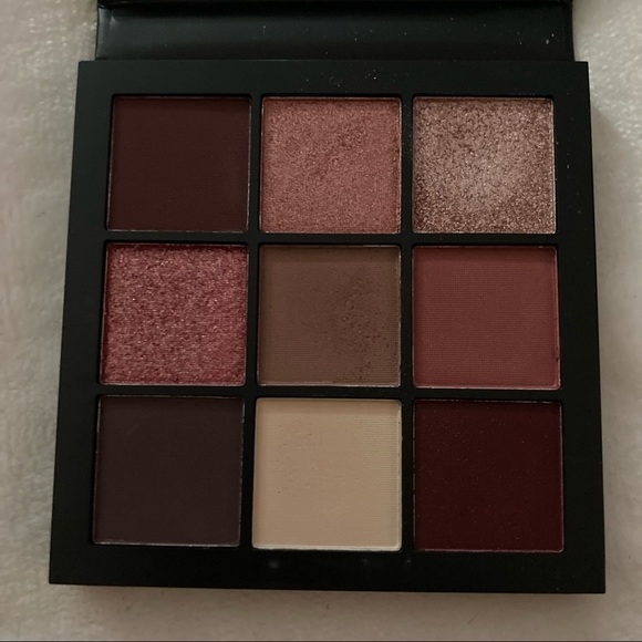 Huda Beauty Mauve Obsessions palette - Picture 4 of 5